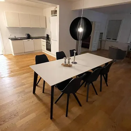 - Private Parking Villa *