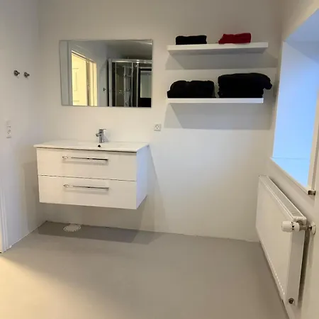 - Private Parking Villa Holsted