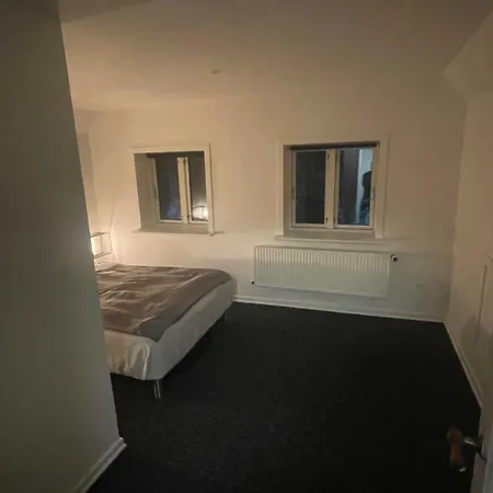 - Private Parking Villa Holsted