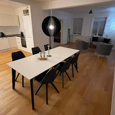 - Private Parking Villa Holsted