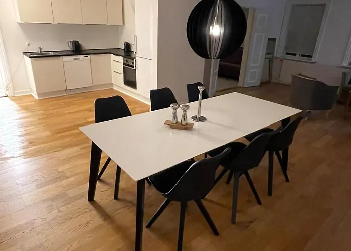 - Private Parking Villa *