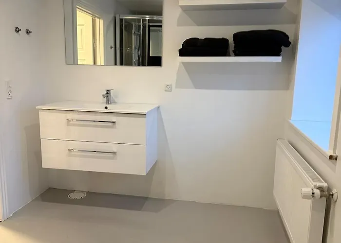 - Private Parking Villa Holsted