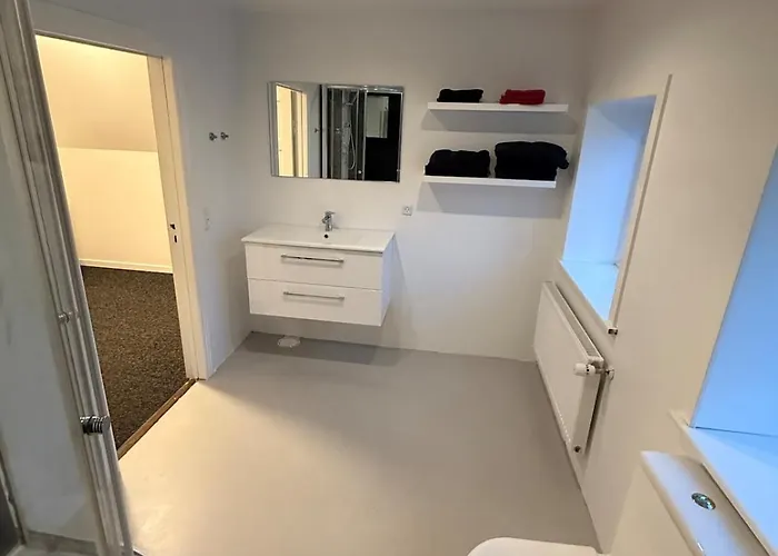 - Private Parking Villa Holsted