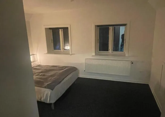 - Private Parking Villa Holsted