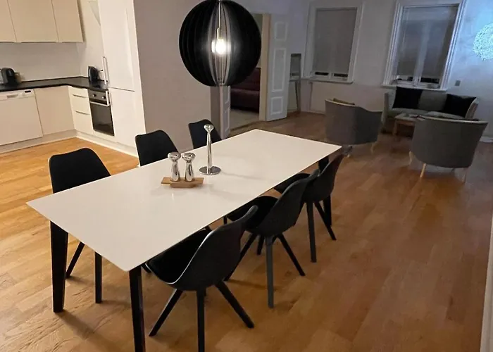 - Private Parking Villa Holsted